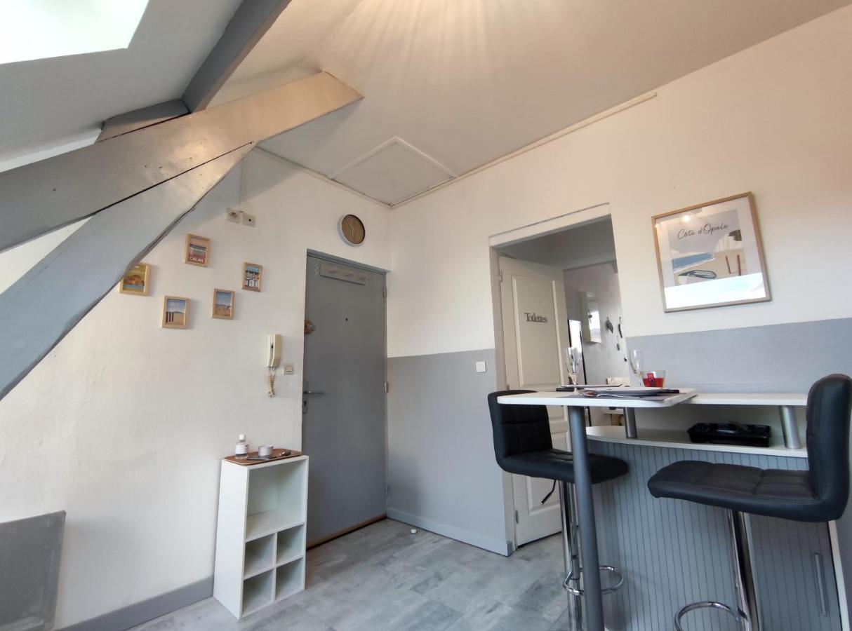 Joli Petit T2 Terrasse Proche Du Phare Apartment Calais Ngoại thất bức ảnh